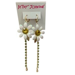 Betsy Johnson daisy earrings